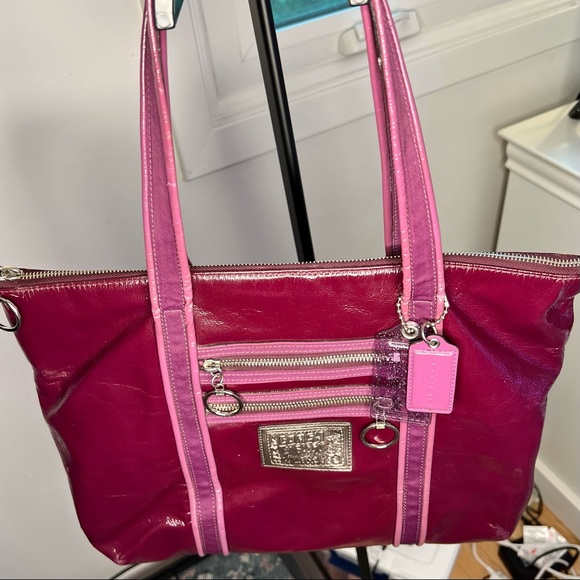 COACH • Daisy • Liquid Gloss Leather In Color Berry • Shoulder Tote Bag • RARE! - Picture 13 of 15